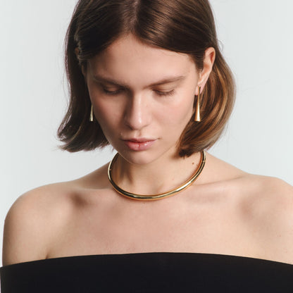 sculpted gold collar necklace